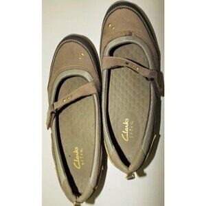 Clarks Privo US 8.5M tan slip on flats